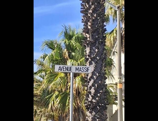 2 BEDROOM PROPERTY TO RENT IN VREDEHOEK